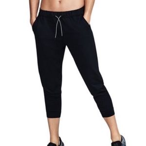 Under Armour Black Capri Joggers - L